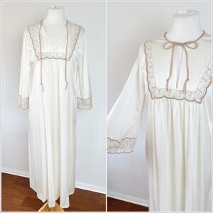 Vintage 70s Cream Nylon Boho Maxi Nightie Nightgown Dress //‎ Size Medium